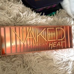 Urban Decay Naked Heat Eyeshadow Palette